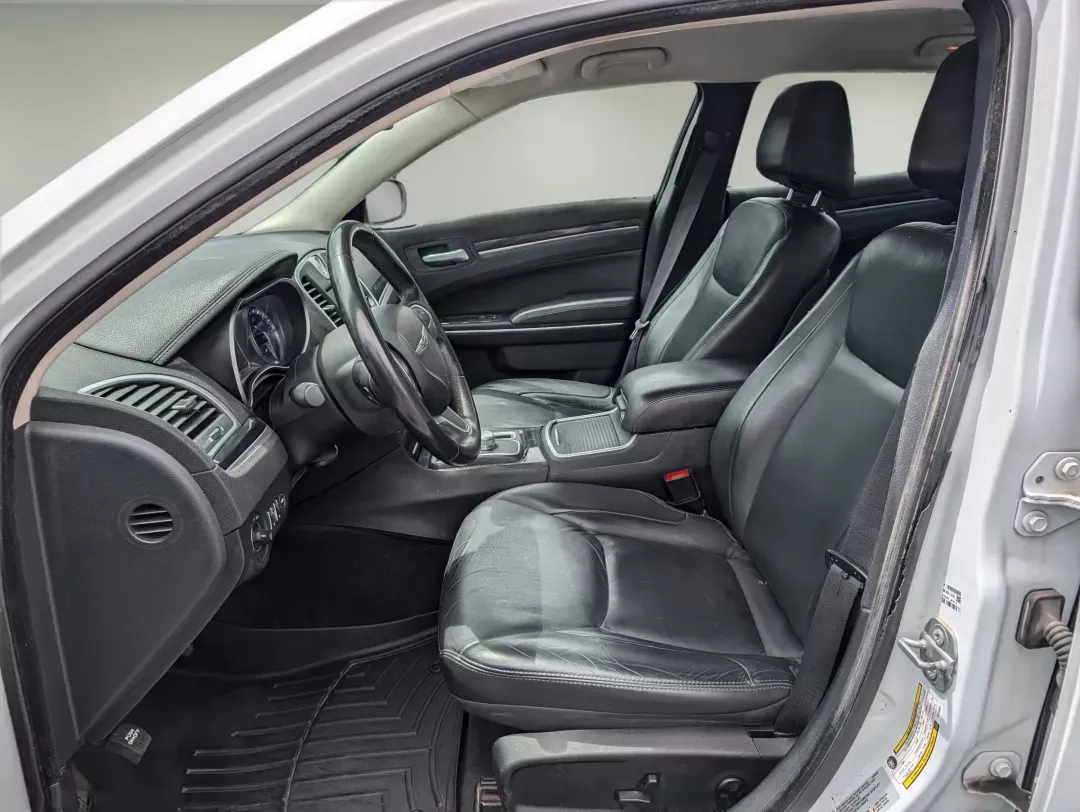 2015 /Black Chrysler 300 Limited (2C3CCARG9FH) with an Regular Unleaded V-6 3.6 L/220 engine, 8-Speed Automatic w/OD transmission, located at 3959 U.S. 80 W, Phenix City, AL, 36870, (334) 297-4885, 32.469296, -85.135185 - 2015 Chrysler 300 Limited - Photo#10