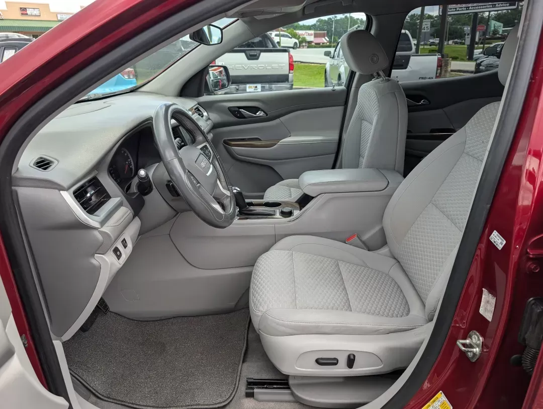 2019 /Dark Ash Gray/ Light Ash Gray GMC Acadia SLE (1GKKNLLA1KZ) with an Gas I4 2.5L/150 engine, 6-Speed Automatic transmission, located at 3959 U.S. 80 W, Phenix City, AL, 36870, (334) 297-4885, 32.469296, -85.135185 - 2019 GMC Acadia SLE - Photo#9