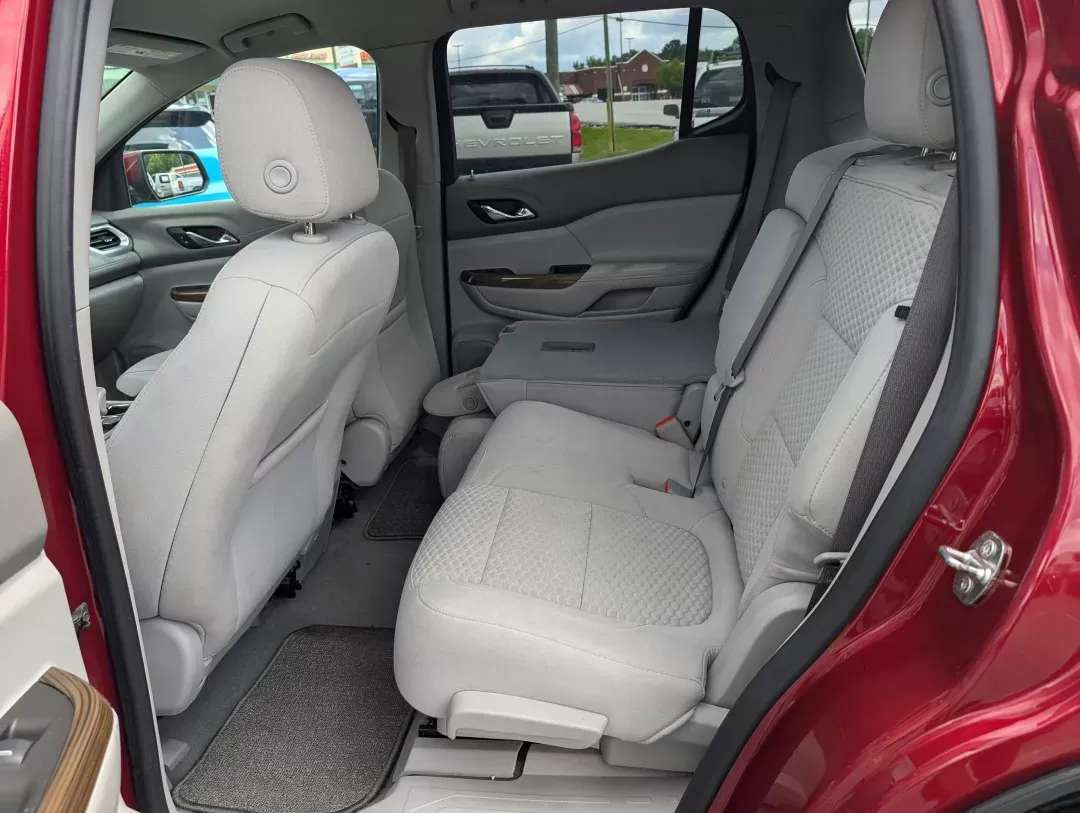 2019 /Dark Ash Gray/ Light Ash Gray GMC Acadia SLE (1GKKNLLA1KZ) with an Gas I4 2.5L/150 engine, 6-Speed Automatic transmission, located at 3959 U.S. 80 W, Phenix City, AL, 36870, (334) 297-4885, 32.469296, -85.135185 - 2019 GMC Acadia SLE - Photo#10