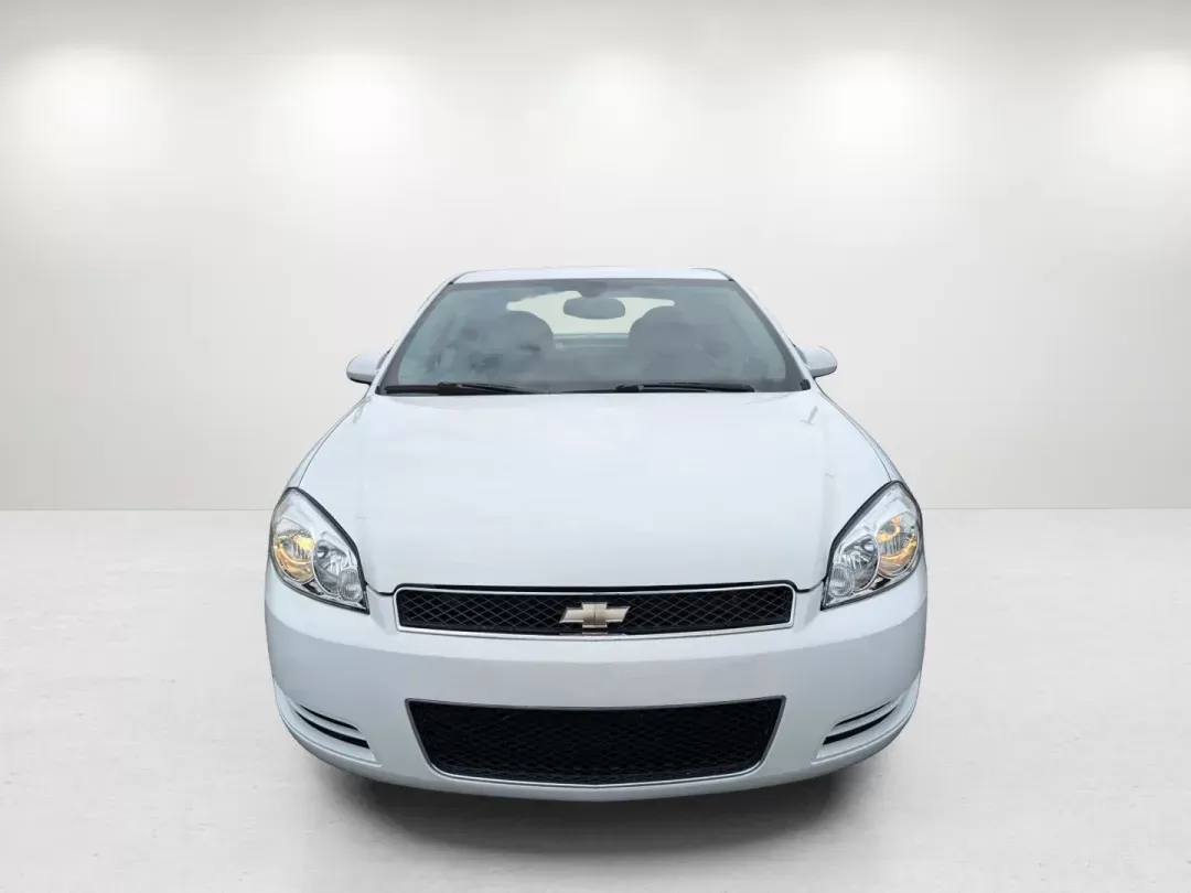 2014 /Gray Chevrolet Impala Limited LT (2G1WB5E32E1) with an Gas V6 3.6L/217 engine, 6-Speed Automatic transmission, located at 3959 U.S. 80 W, Phenix City, AL, 36870, (334) 297-4885, 32.469296, -85.135185 - 2014 Chevrolet Impala Limited LT - Photo#1