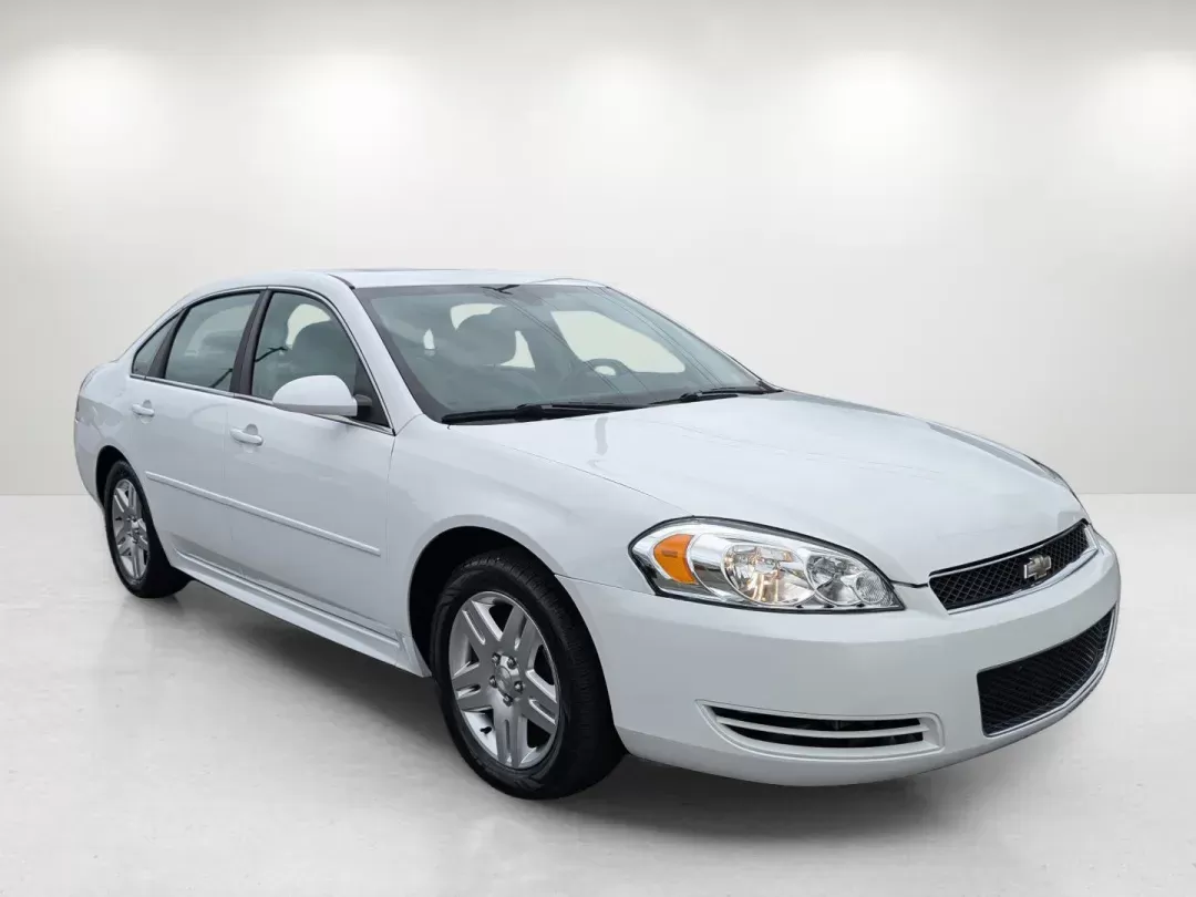 2014 /Gray Chevrolet Impala Limited LT (2G1WB5E32E1) with an Gas V6 3.6L/217 engine, 6-Speed Automatic transmission, located at 3959 U.S. 80 W, Phenix City, AL, 36870, (334) 297-4885, 32.469296, -85.135185 - 2014 Chevrolet Impala Limited LT - Photo#2