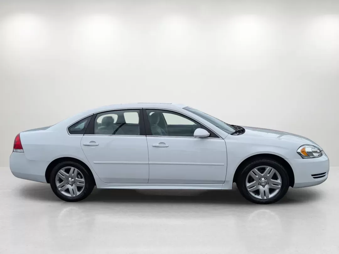 2014 /Gray Chevrolet Impala Limited LT (2G1WB5E32E1) with an Gas V6 3.6L/217 engine, 6-Speed Automatic transmission, located at 3959 U.S. 80 W, Phenix City, AL, 36870, (334) 297-4885, 32.469296, -85.135185 - 2014 Chevrolet Impala Limited LT - Photo#3