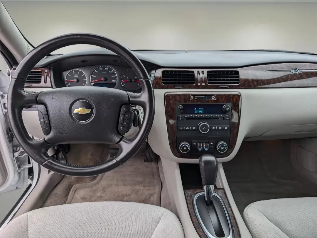 2014 /Gray Chevrolet Impala Limited LT (2G1WB5E32E1) with an Gas V6 3.6L/217 engine, 6-Speed Automatic transmission, located at 3959 U.S. 80 W, Phenix City, AL, 36870, (334) 297-4885, 32.469296, -85.135185 - 2014 Chevrolet Impala Limited LT - Photo#11