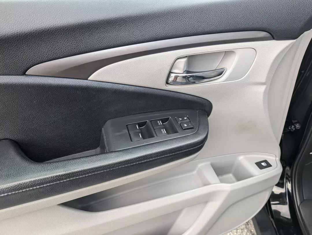 2016 Honda Pilot EX (5FNYF5H34GB) with an Regular Unleaded V-6 3.5 L/212 engine, 6-Speed Automatic w/OD transmission, located at 3959 U.S. 80 W, Phenix City, AL, 36870, (334) 297-4885, 32.469296, -85.135185 - 2016 Honda Pilot EX - Photo#8