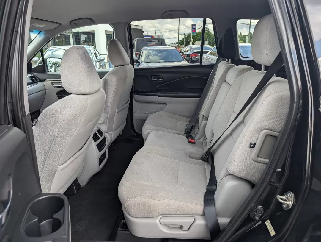 2016 Honda Pilot EX (5FNYF5H34GB) with an Regular Unleaded V-6 3.5 L/212 engine, 6-Speed Automatic w/OD transmission, located at 3959 U.S. 80 W, Phenix City, AL, 36870, (334) 297-4885, 32.469296, -85.135185 - 2016 Honda Pilot EX - Photo#10
