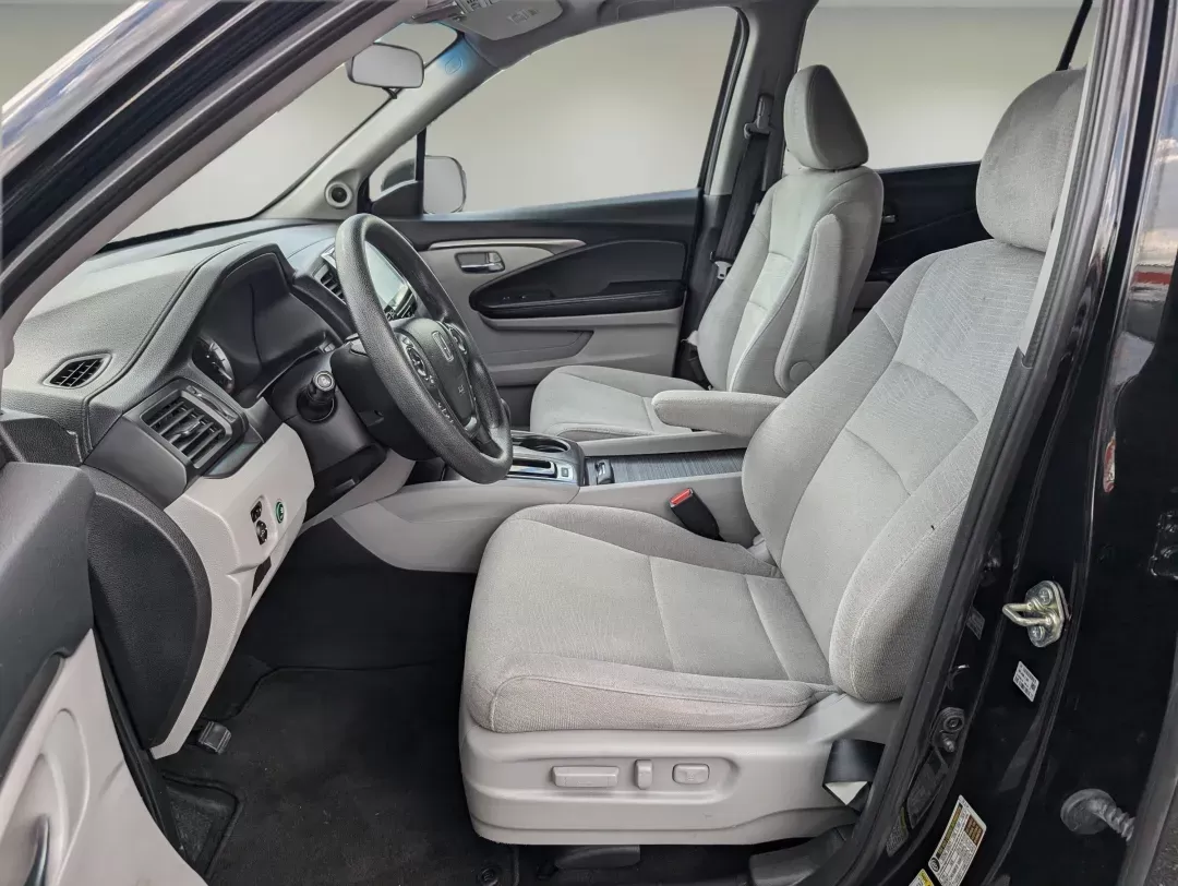 2016 Honda Pilot EX (5FNYF5H34GB) with an Regular Unleaded V-6 3.5 L/212 engine, 6-Speed Automatic w/OD transmission, located at 5115 14th Ave., Columbus, GA, 31904, (706) 323-0345, 32.511494, -84.971046 - 2016 Honda Pilot EX - Photo#9