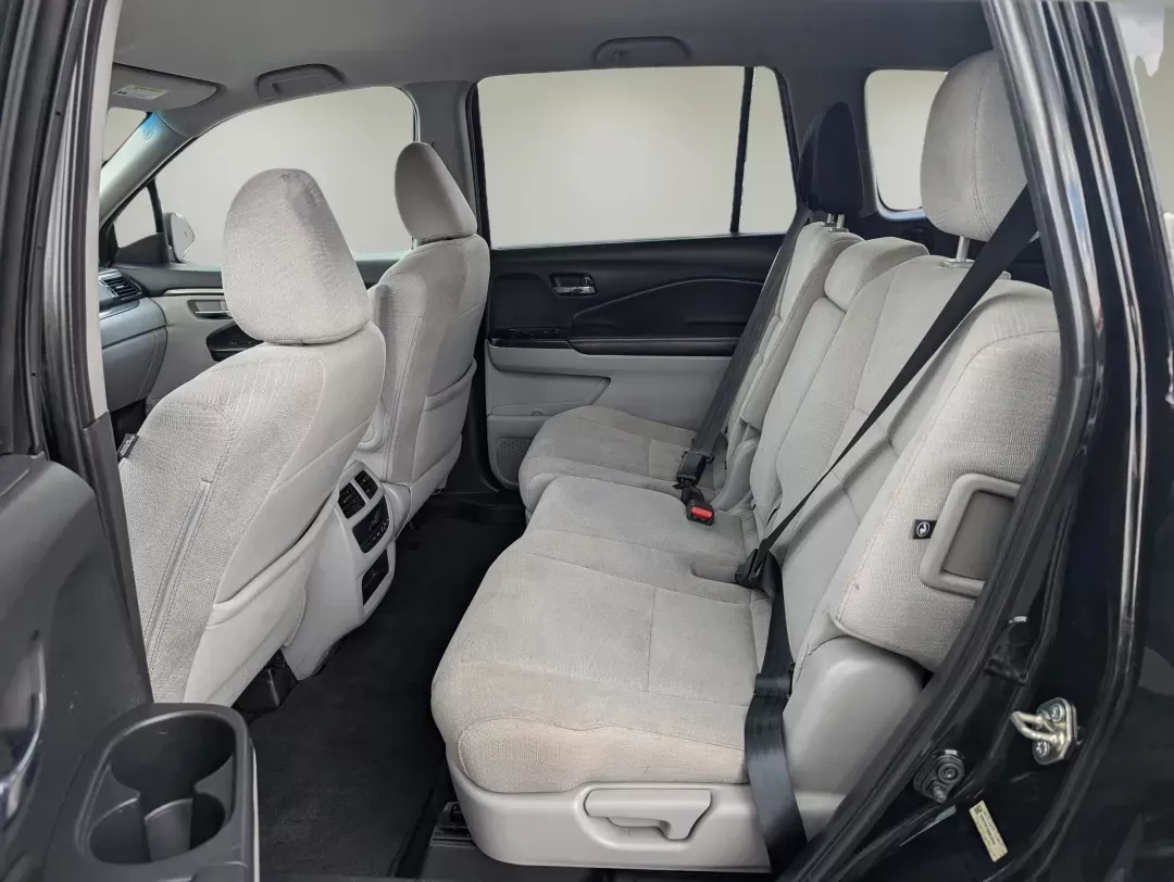 2016 Honda Pilot EX (5FNYF5H34GB) with an Regular Unleaded V-6 3.5 L/212 engine, 6-Speed Automatic w/OD transmission, located at 5115 14th Ave., Columbus, GA, 31904, (706) 323-0345, 32.511494, -84.971046 - 2016 Honda Pilot EX - Photo#10