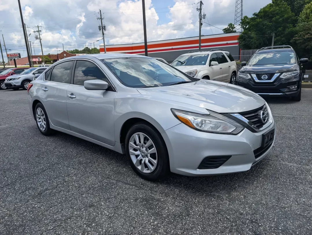 2016 Nissan Altima 2.5 (1N4AL3AP4GN) with an Regular Unleaded I-4 2.5 L/152 engine, 1-Speed CVT w/OD transmission, located at 3959 U.S. 80 W, Phenix City, AL, 36870, (334) 297-4885, 32.469296, -85.135185 - 2016 Nissan Altima 2.5 - Photo#2