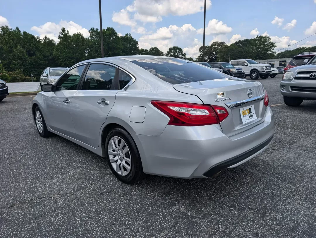 2016 Nissan Altima 2.5 (1N4AL3AP4GN) with an Regular Unleaded I-4 2.5 L/152 engine, 1-Speed CVT w/OD transmission, located at 3959 U.S. 80 W, Phenix City, AL, 36870, (334) 297-4885, 32.469296, -85.135185 - 2016 Nissan Altima 2.5 - Photo#6