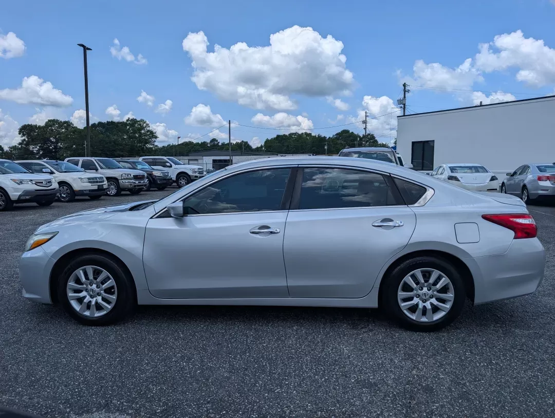 2016 Nissan Altima 2.5 (1N4AL3AP4GN) with an Regular Unleaded I-4 2.5 L/152 engine, 1-Speed CVT w/OD transmission, located at 3959 U.S. 80 W, Phenix City, AL, 36870, (334) 297-4885, 32.469296, -85.135185 - 2016 Nissan Altima 2.5 - Photo#7