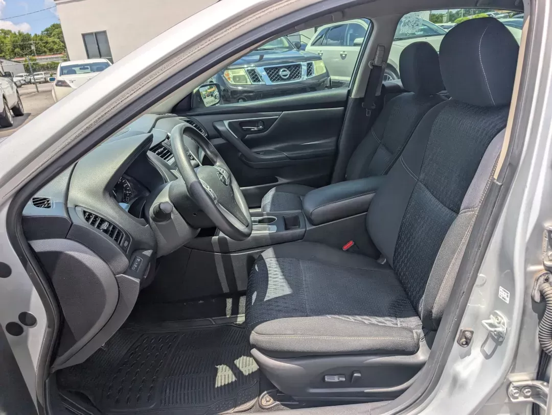 2016 Nissan Altima 2.5 (1N4AL3AP4GN) with an Regular Unleaded I-4 2.5 L/152 engine, 1-Speed CVT w/OD transmission, located at 3959 U.S. 80 W, Phenix City, AL, 36870, (334) 297-4885, 32.469296, -85.135185 - 2016 Nissan Altima 2.5 - Photo#9