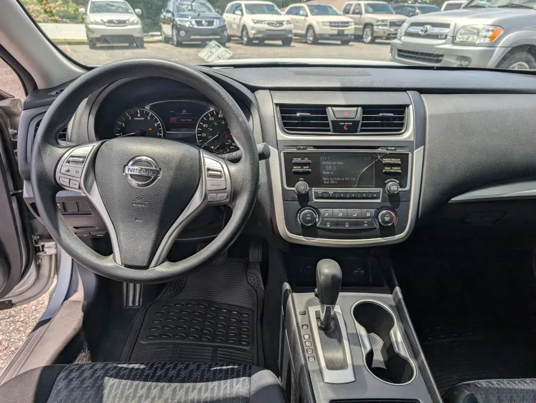 2016 Nissan Altima 2.5 (1N4AL3AP4GN) with an Regular Unleaded I-4 2.5 L/152 engine, 1-Speed CVT w/OD transmission, located at 3959 U.S. 80 W, Phenix City, AL, 36870, (334) 297-4885, 32.469296, -85.135185 - 2016 Nissan Altima 2.5 - Photo#11