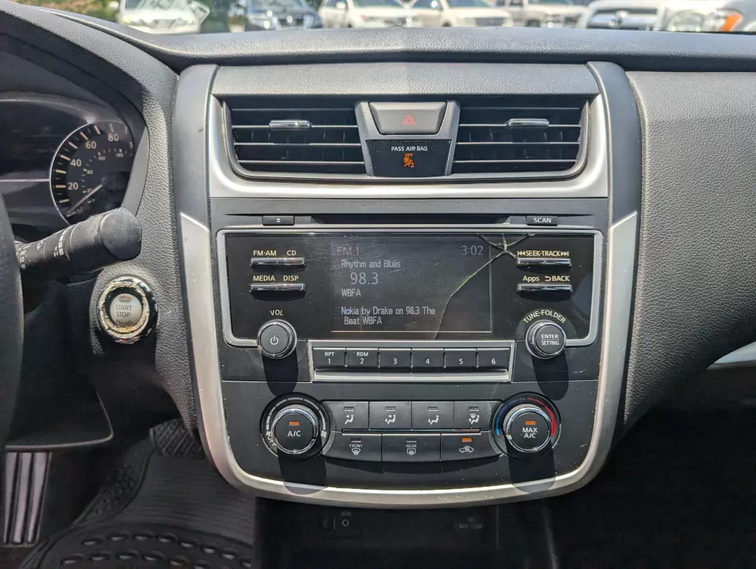 2016 Nissan Altima 2.5 (1N4AL3AP4GN) with an Regular Unleaded I-4 2.5 L/152 engine, 1-Speed CVT w/OD transmission, located at 3959 U.S. 80 W, Phenix City, AL, 36870, (334) 297-4885, 32.469296, -85.135185 - 2016 Nissan Altima 2.5 - Photo#13