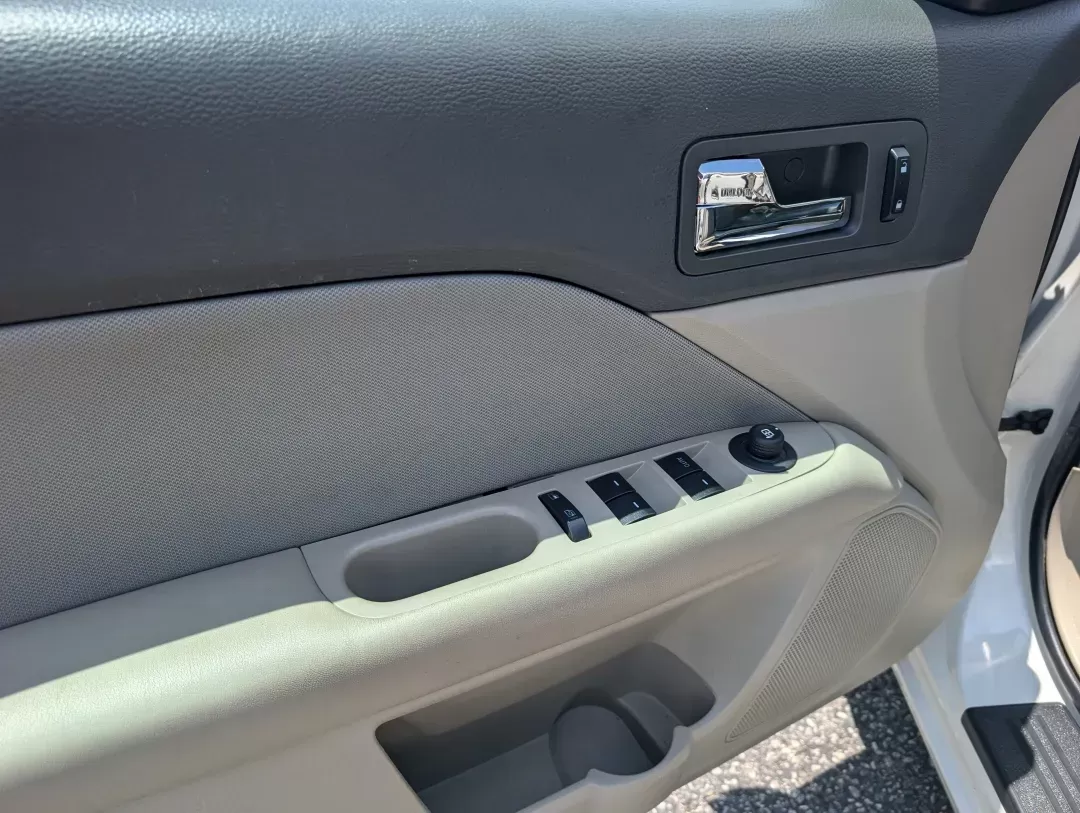 2012 Ford Fusion SE (3FAHP0HAXCR) with an Gas I4 2.5L/152 engine, 6-Speed Automatic transmission, located at 3959 U.S. 80 W, Phenix City, AL, 36870, (334) 297-4885, 32.469296, -85.135185 - 2012 Ford Fusion SE - Photo#8