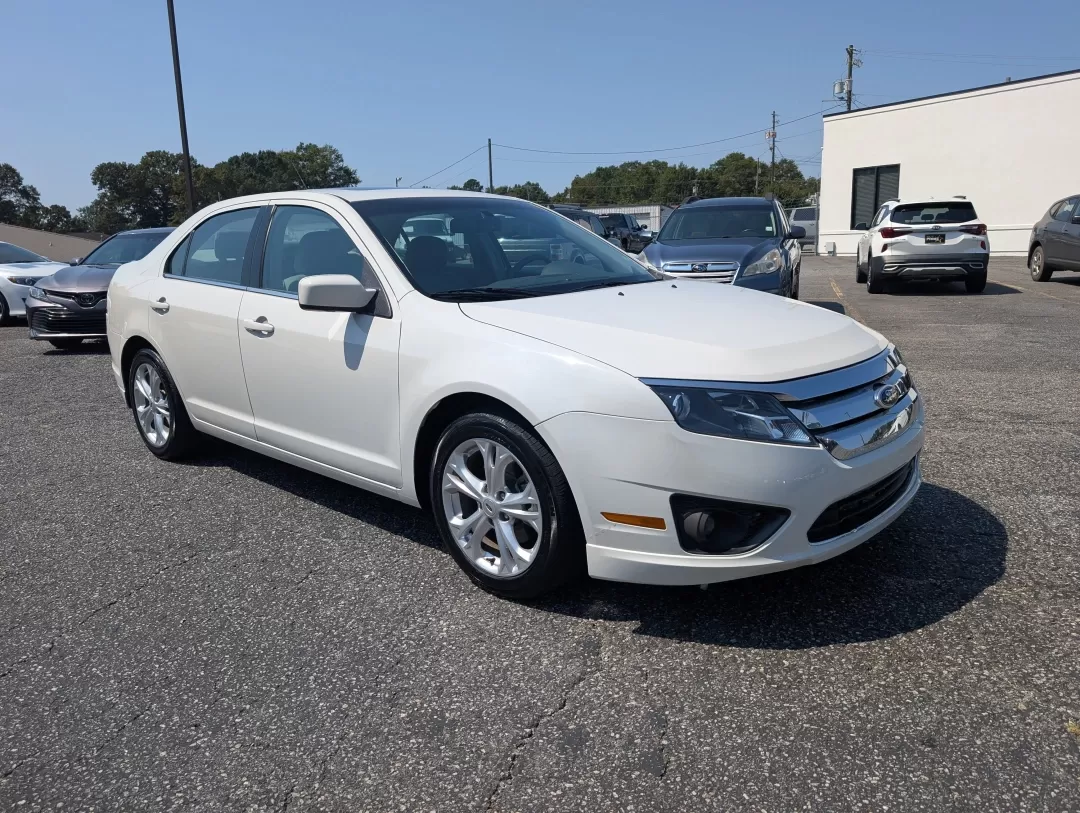2012 Ford Fusion SE (3FAHP0HAXCR) with an Other engine, located at 3959 U.S. 80 W, Phenix City, AL, 36870, (334) 297-4885, 32.469296, -85.135185 - **Discover Your Next Adventure with the 2012 Ford Fusion SE at Gils Auto in Phenix City, AL!**<br /> <br /> Are you looking for a reliable and stylish sedan that perfectly balances comfort and performance? The 2012 Ford Fusion SE is your perfect companion for everyday commutes or weekend getaways. W - Photo#3