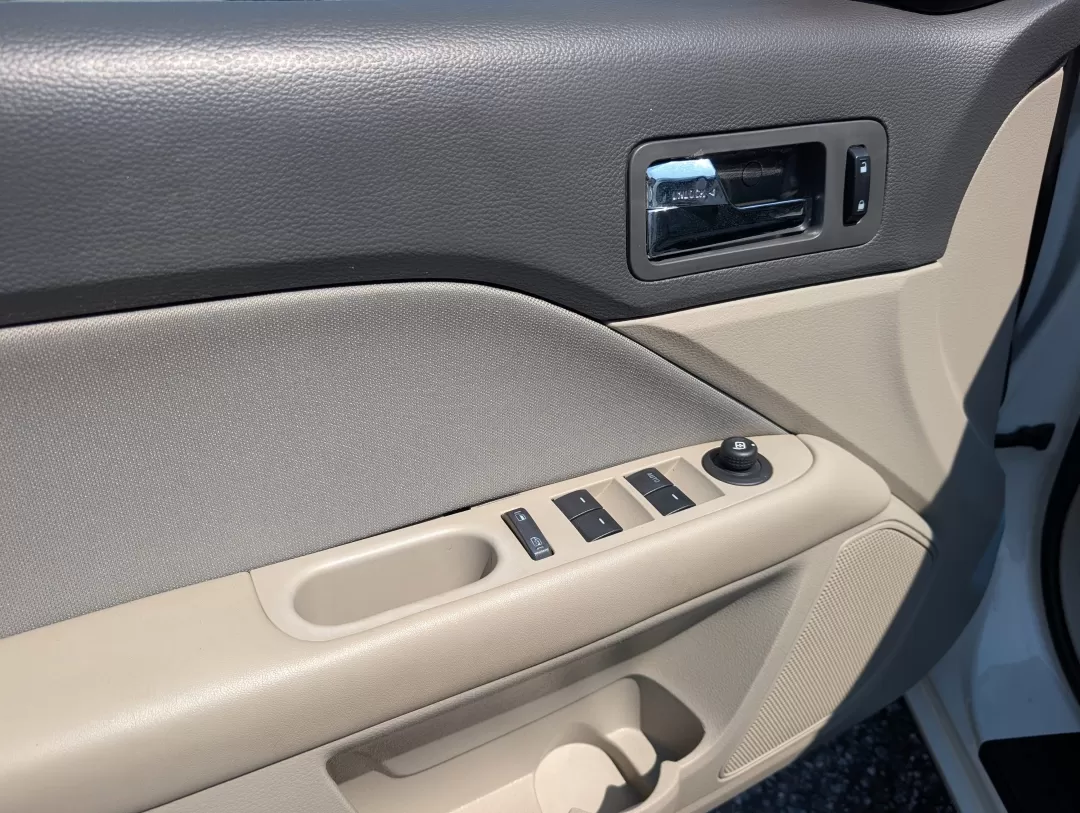 2012 Ford Fusion SE (3FAHP0HAXCR) with an Other engine, located at 3959 U.S. 80 W, Phenix City, AL, 36870, (334) 297-4885, 32.469296, -85.135185 - **Discover Your Next Adventure with the 2012 Ford Fusion SE at Gils Auto in Phenix City, AL!**<br /> <br /> Are you looking for a reliable and stylish sedan that perfectly balances comfort and performance? The 2012 Ford Fusion SE is your perfect companion for everyday commutes or weekend getaways. W - Photo#9