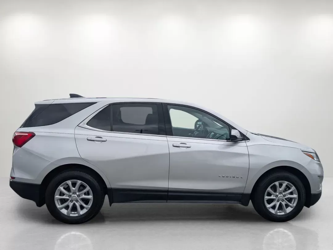 2018 /Jet Black Chevrolet Equinox LT (3GNAXJEV6JS) with an Turbocharged Gas I4 1.5L/ engine, 6-Speed Automatic transmission, located at 3959 U.S. 80 W, Phenix City, AL, 36870, (334) 297-4885, 32.469296, -85.135185 - 2018 Chevrolet Equinox LT - Photo#4