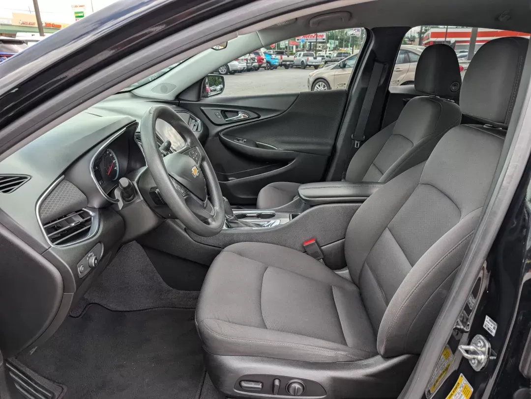 2019 /Jet Black Chevrolet Malibu LT (1G1ZD5ST4KF) with an Turbocharged Gas I4 1.5L/91 engine, 1-Speed Automatic transmission, located at 3959 U.S. 80 W, Phenix City, AL, 36870, (334) 297-4885, 32.469296, -85.135185 - 2019 Chevrolet Malibu LT - Photo#9