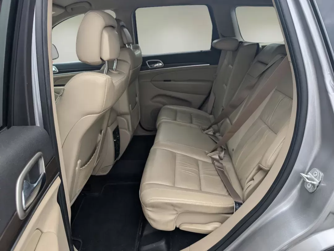 2014 /Black/Lt Frost Beige Jeep Grand Cherokee Limited (1C4RJEBG4EC) with an Regular Unleaded V-6 3.6 L/220 engine, 8-Speed Automatic w/OD transmission, located at 804 22nd Ave, Phenix City, AL, 36870, (334) 297-1860, 32.484749, -85.024475 - 2014 Jeep Grand Cherokee Limited - Photo#10