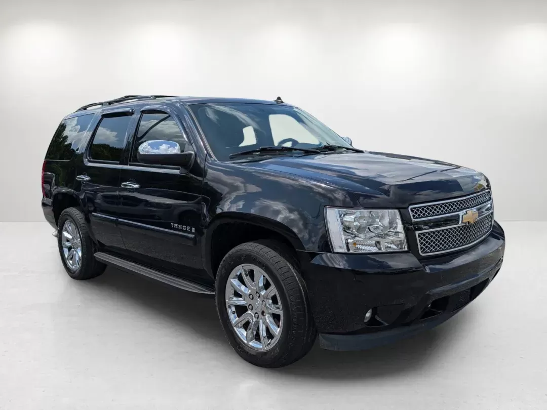 2008 /Ebony Chevrolet Tahoe LTZ (1GNFK130X8R) with an Gas/Ethanol V8 5.3L/323 engine, 4-Speed Automatic w/OD transmission, located at 1430 Gateway Drive, Opelika, AL, 36801, (334) 239-0944, 32.637871, -85.409790 - 2008 Chevrolet Tahoe LTZ - Photo#2