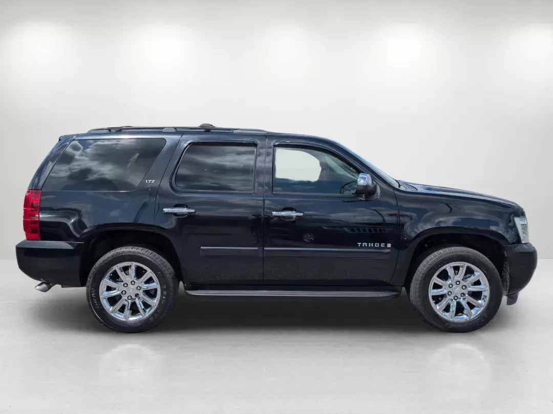 2008 /Ebony Chevrolet Tahoe LTZ (1GNFK130X8R) with an Gas/Ethanol V8 5.3L/323 engine, 4-Speed Automatic w/OD transmission, located at 1430 Gateway Drive, Opelika, AL, 36801, (334) 239-0944, 32.637871, -85.409790 - 2008 Chevrolet Tahoe LTZ - Photo#3