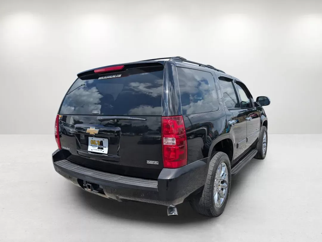 2008 /Ebony Chevrolet Tahoe LTZ (1GNFK130X8R) with an Gas/Ethanol V8 5.3L/323 engine, 4-Speed Automatic w/OD transmission, located at 1430 Gateway Drive, Opelika, AL, 36801, (334) 239-0944, 32.637871, -85.409790 - 2008 Chevrolet Tahoe LTZ - Photo#4