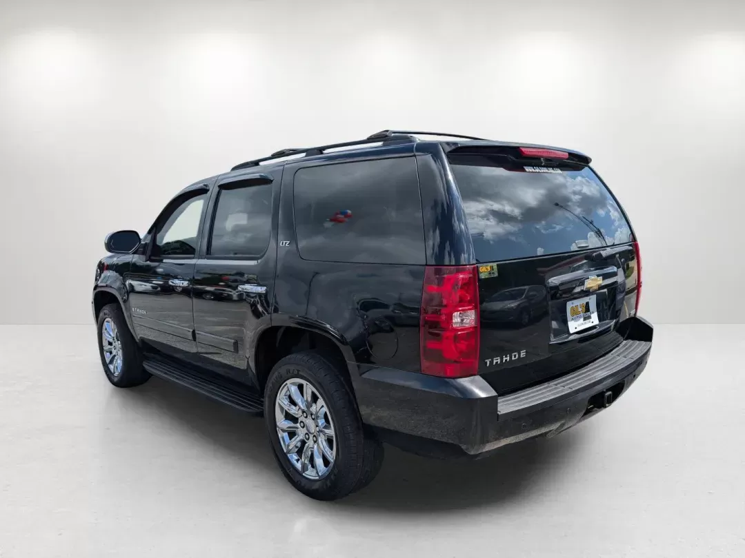2008 /Ebony Chevrolet Tahoe LTZ (1GNFK130X8R) with an Gas/Ethanol V8 5.3L/323 engine, 4-Speed Automatic w/OD transmission, located at 1430 Gateway Drive, Opelika, AL, 36801, (334) 239-0944, 32.637871, -85.409790 - 2008 Chevrolet Tahoe LTZ - Photo#6