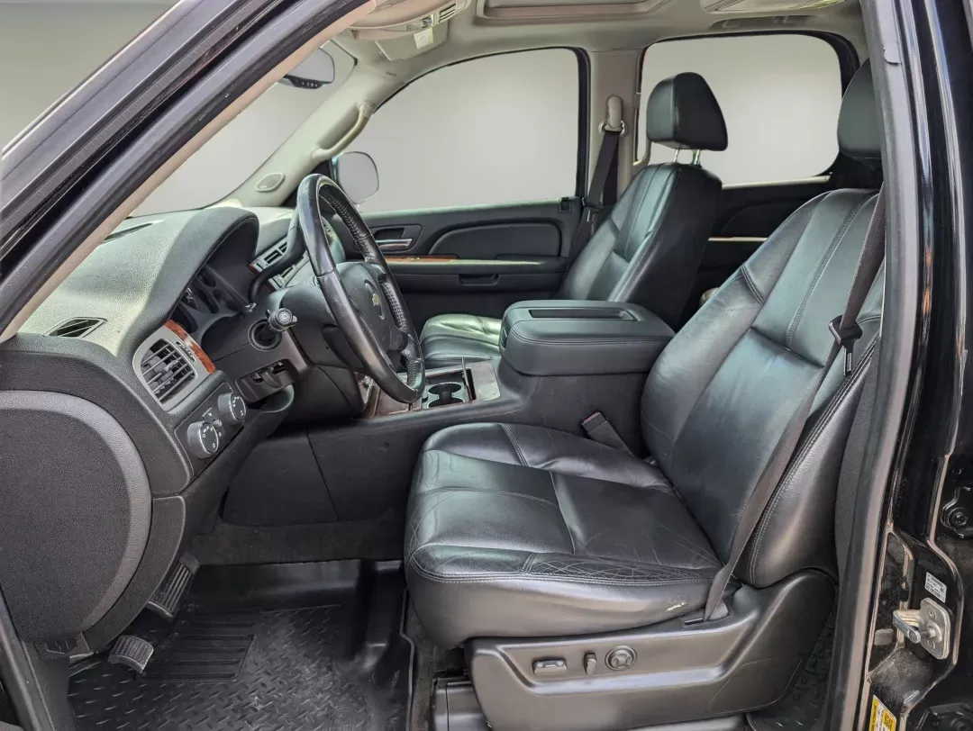 2008 /Ebony Chevrolet Tahoe LTZ (1GNFK130X8R) with an Gas/Ethanol V8 5.3L/323 engine, 4-Speed Automatic w/OD transmission, located at 521 Old Farm Lane Rd, Prattville, AL, 36066, (334) 325-1505, 32.482460, -86.416367 - 2008 Chevrolet Tahoe LTZ - Photo#9