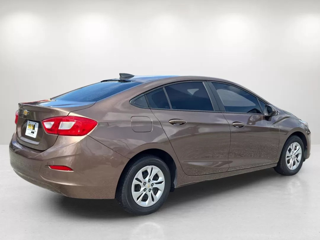 2019 /Jet Black/Galvanized Chevrolet Cruze LS (1G1BC5SMXK7) with an Other engine, located at 3959 U.S. 80 W, Phenix City, AL, 36870, (334) 297-4885, 32.469296, -85.135185 - **Discover Your Perfect Commuter with the 2019 Chevrolet Cruze at Gils Auto - Phenix City**<br /> <br /> Are you searching for a reliable, fuel-efficient vehicle that fits seamlessly into your daily routine? Look no further than the sleek and stylish 2019 Chevrolet Cruze, perfect for those long comm - Photo#4