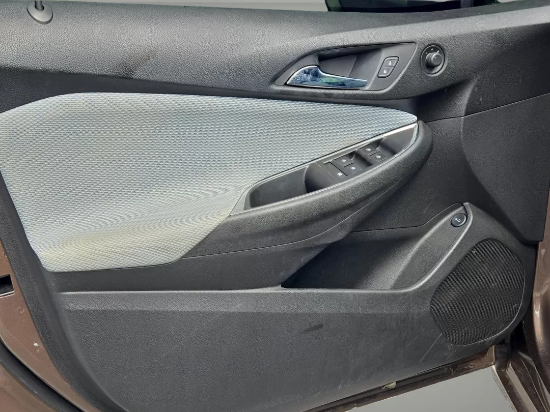 2019 /Jet Black/Galvanized Chevrolet Cruze LS (1G1BC5SMXK7) with an Other engine, located at 3959 U.S. 80 W, Phenix City, AL, 36870, (334) 297-4885, 32.469296, -85.135185 - **Discover Your Perfect Commuter with the 2019 Chevrolet Cruze at Gils Auto - Phenix City**<br /> <br /> Are you searching for a reliable, fuel-efficient vehicle that fits seamlessly into your daily routine? Look no further than the sleek and stylish 2019 Chevrolet Cruze, perfect for those long comm - Photo#9