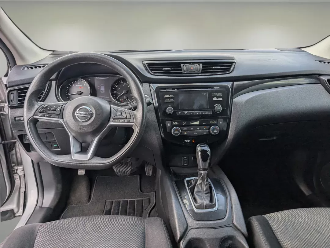 2017 /Charcoal Nissan Rogue Sport SV (JN1BJ1CP3HW) with an Regular Unleaded I-4 2.0 L/122 engine, 1-Speed CVT w/OD transmission, located at 3959 U.S. 80 W, Phenix City, AL, 36870, (334) 297-4885, 32.469296, -85.135185 - 2017 Nissan Rogue Sport SV - Photo#10