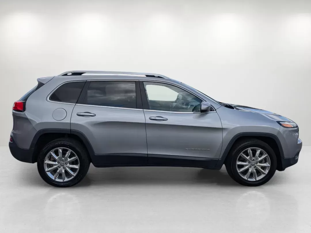 2015 /Black Jeep Cherokee Limited (1C4PJLDS8FW) with an Regular Unleaded V-6 3.2 L/198 engine, 9-Speed Automatic w/OD transmission, located at 3959 U.S. 80 W, Phenix City, AL, 36870, (334) 297-4885, 32.469296, -85.135185 - 2015 Jeep Cherokee Limited - Photo#3