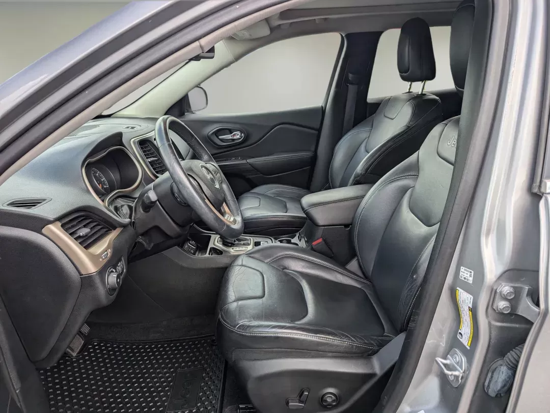 2015 /Black Jeep Cherokee Limited (1C4PJLDS8FW) with an Regular Unleaded V-6 3.2 L/198 engine, 9-Speed Automatic w/OD transmission, located at 3959 U.S. 80 W, Phenix City, AL, 36870, (334) 297-4885, 32.469296, -85.135185 - 2015 Jeep Cherokee Limited - Photo#8