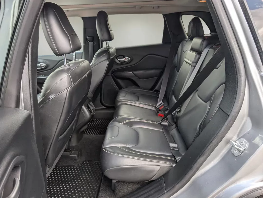 2015 /Black Jeep Cherokee Limited (1C4PJLDS8FW) with an Regular Unleaded V-6 3.2 L/198 engine, 9-Speed Automatic w/OD transmission, located at 3959 U.S. 80 W, Phenix City, AL, 36870, (334) 297-4885, 32.469296, -85.135185 - 2015 Jeep Cherokee Limited - Photo#9
