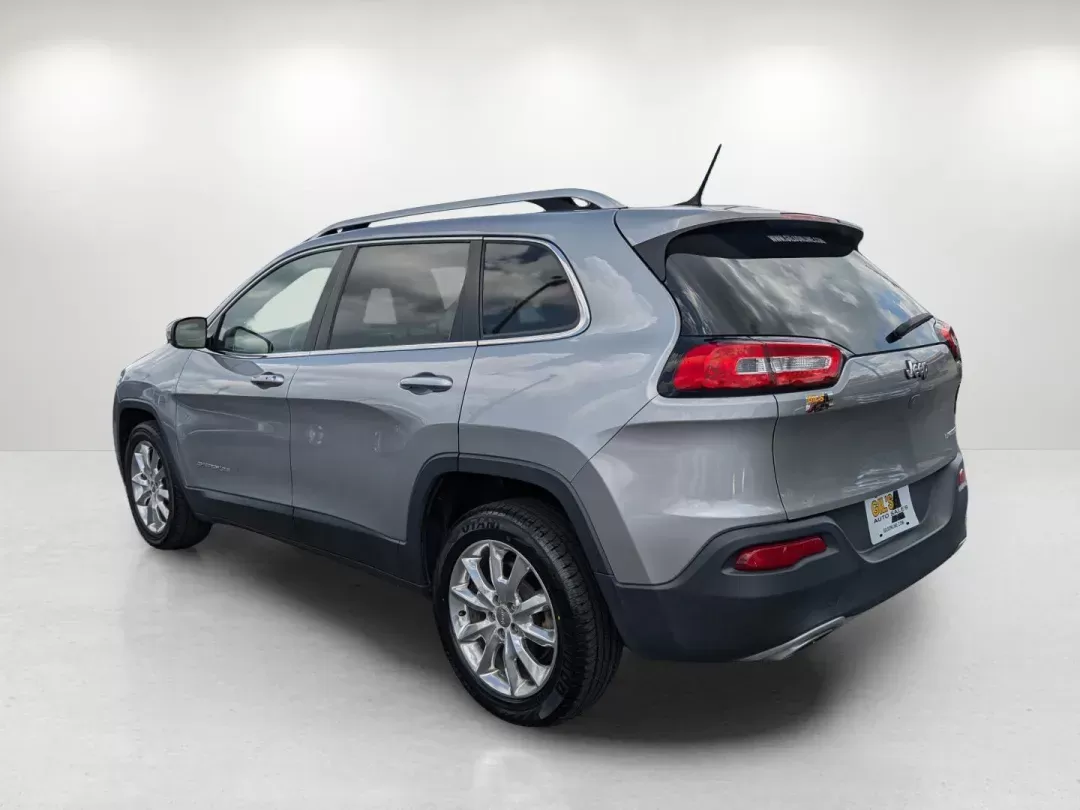 2015 /Black Jeep Cherokee Limited (1C4PJLDS8FW) with an Regular Unleaded V-6 3.2 L/198 engine, 9-Speed Automatic w/OD transmission, located at 3959 U.S. 80 W, Phenix City, AL, 36870, (334) 297-4885, 32.469296, -85.135185 - 2015 Jeep Cherokee Limited - Photo#15