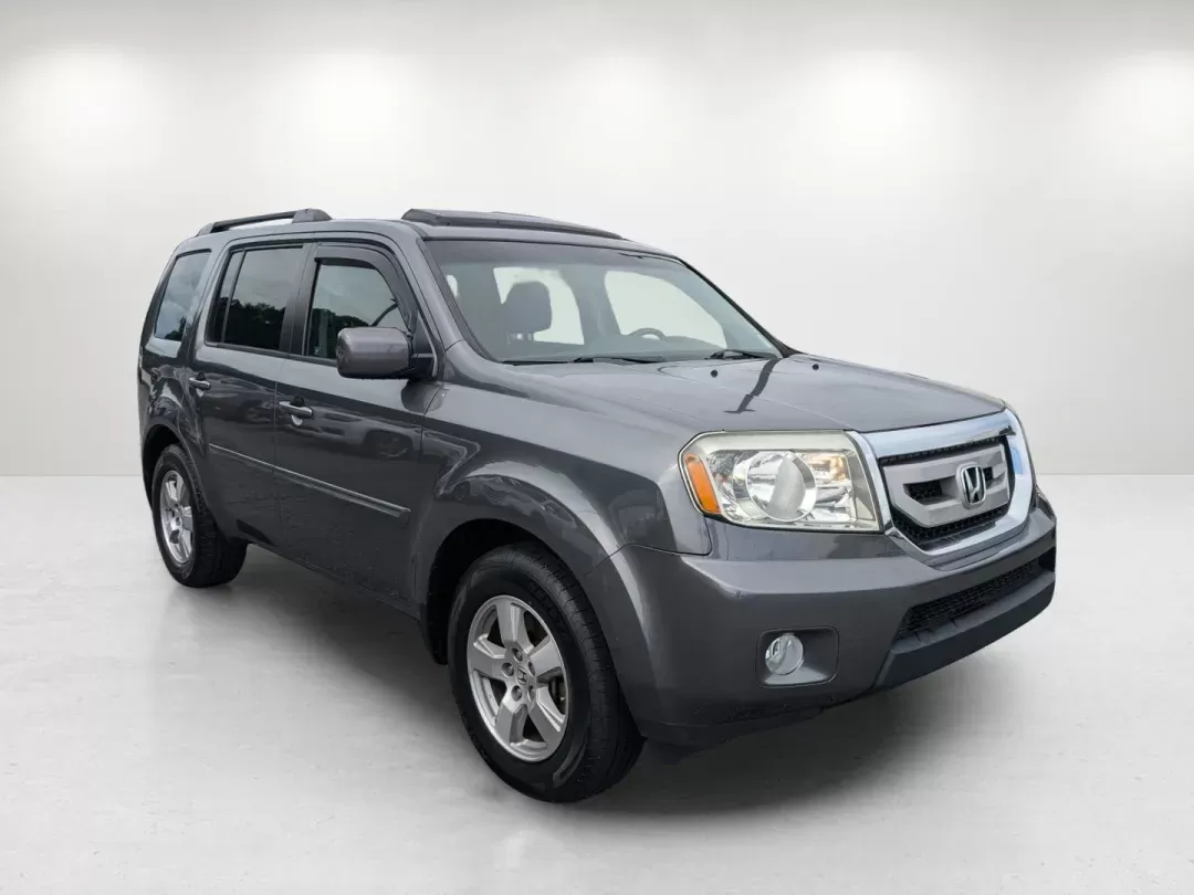2011 Honda Pilot EX-L (5FNYF3H73BB) with an Gas V6 3.5L/212 engine, 5-Speed Automatic w/OD transmission, located at 521 Old Farm Lane Rd, Prattville, AL, 36066, (334) 325-1505, 32.482460, -86.416367 - 2011 Honda Pilot EX-L - Photo#2