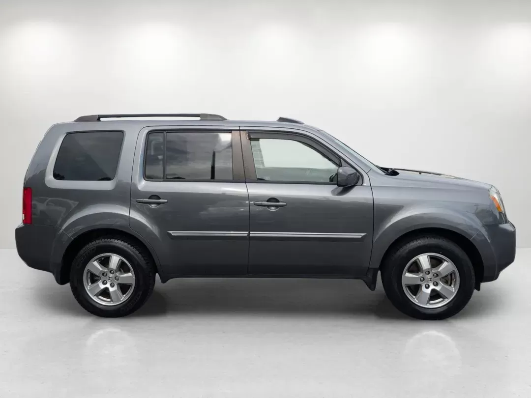 2011 Honda Pilot EX-L (5FNYF3H73BB) with an Gas V6 3.5L/212 engine, 5-Speed Automatic w/OD transmission, located at 521 Old Farm Lane Rd, Prattville, AL, 36066, (334) 325-1505, 32.482460, -86.416367 - 2011 Honda Pilot EX-L - Photo#3