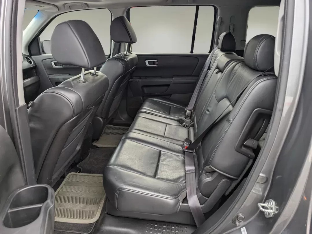 2011 Honda Pilot EX-L (5FNYF3H73BB) with an Gas V6 3.5L/212 engine, 5-Speed Automatic w/OD transmission, located at 521 Old Farm Lane Rd, Prattville, AL, 36066, (334) 325-1505, 32.482460, -86.416367 - 2011 Honda Pilot EX-L - Photo#10
