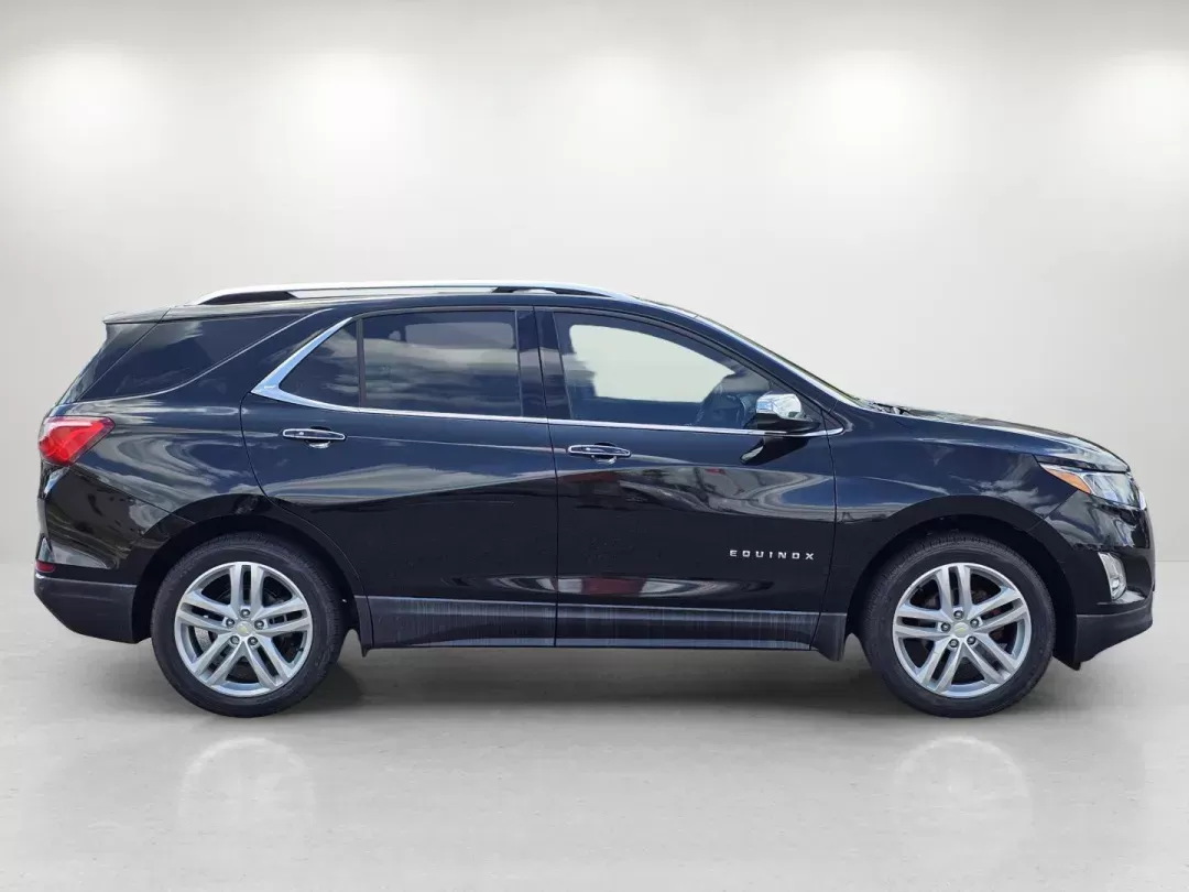 2018 /Jet Black Chevrolet Equinox Premier (2GNAXMEV7J6) with an Turbocharged Gas I4 1.5L/ engine, 6-Speed Automatic transmission, located at 521 Old Farm Lane Rd, Prattville, AL, 36066, (334) 325-1505, 32.482460, -86.416367 - 2018 Chevrolet Equinox Premier - Photo#4