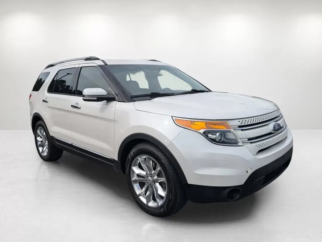 2015 Ford Explorer Limited (1FM5K7F83FG) with an Regular Unleaded V-6 3.5 L/213 engine, 6-Speed Automatic w/OD transmission, located at 7000 Northlake Connector, Columbus, GA, 31904, (706) 987-8085, 32.524975, -84.978134 - 2015 Ford Explorer Limited - Photo#2