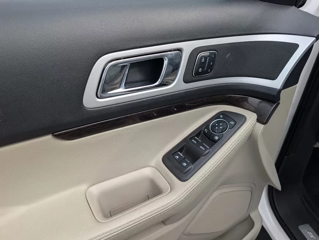 2015 Ford Explorer Limited (1FM5K7F83FG) with an Regular Unleaded V-6 3.5 L/213 engine, 6-Speed Automatic w/OD transmission, located at 7000 Northlake Connector, Columbus, GA, 31904, (706) 987-8085, 32.524975, -84.978134 - 2015 Ford Explorer Limited - Photo#8