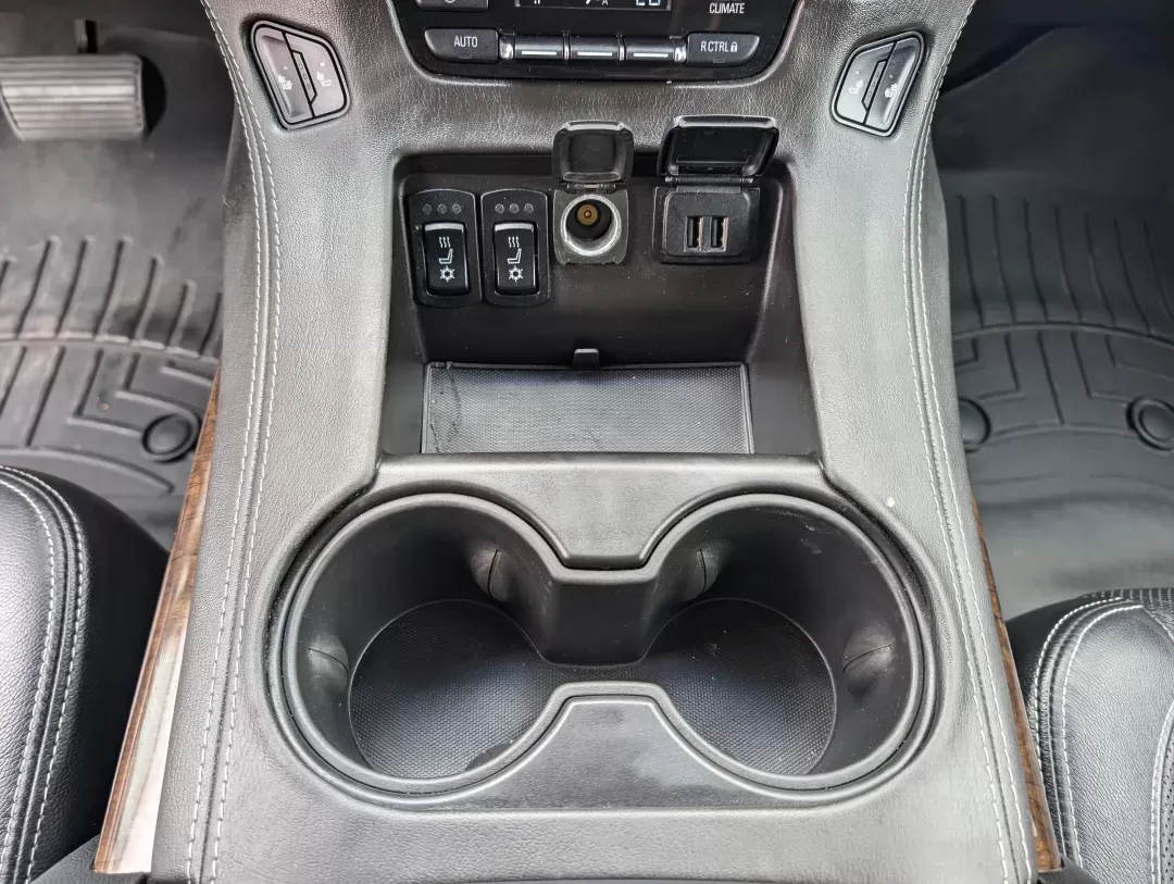 2015 /Jet Black Chevrolet Suburban LT (1GNSKJKC5FR) with an Gas/Ethanol V8 5.3L/ engine, 6-Speed Automatic transmission, located at 3959 U.S. 80 W, Phenix City, AL, 36870, (334) 297-4885, 32.469296, -85.135185 - 2015 Chevrolet Suburban LT - Photo#13