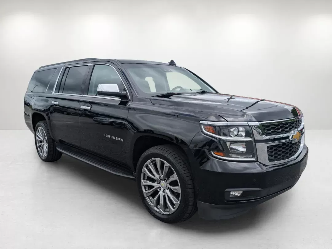 2015 /Jet Black Chevrolet Suburban LT (1GNSKJKC5FR) with an Gas/Ethanol V8 5.3L/ engine, 6-Speed Automatic transmission, located at 3959 U.S. 80 W, Phenix City, AL, 36870, (334) 297-4885, 32.469296, -85.135185 - 2015 Chevrolet Suburban LT - Photo#3