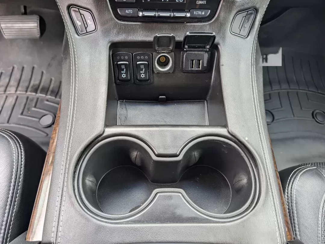 2015 /Jet Black Chevrolet Suburban LT (1GNSKJKC5FR) with an Gas/Ethanol V8 5.3L/ engine, 6-Speed Automatic transmission, located at 3959 U.S. 80 W, Phenix City, AL, 36870, (334) 297-4885, 32.469296, -85.135185 - 2015 Chevrolet Suburban LT - Photo#14