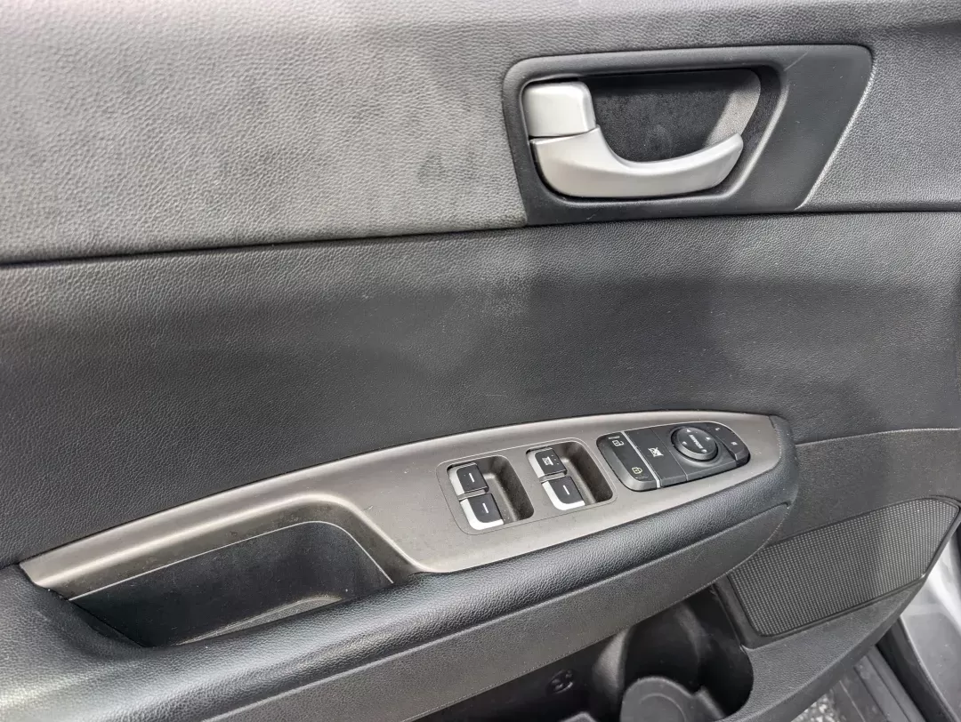 2019 /Black Kia Optima LX (5XXGT4L35KG) with an Regular Unleaded I-4 2.4 L/144 engine, 6-Speed Automatic w/OD transmission, located at 3959 U.S. 80 W, Phenix City, AL, 36870, (334) 297-4885, 32.469296, -85.135185 - 2019 Kia Optima LX - Photo#8