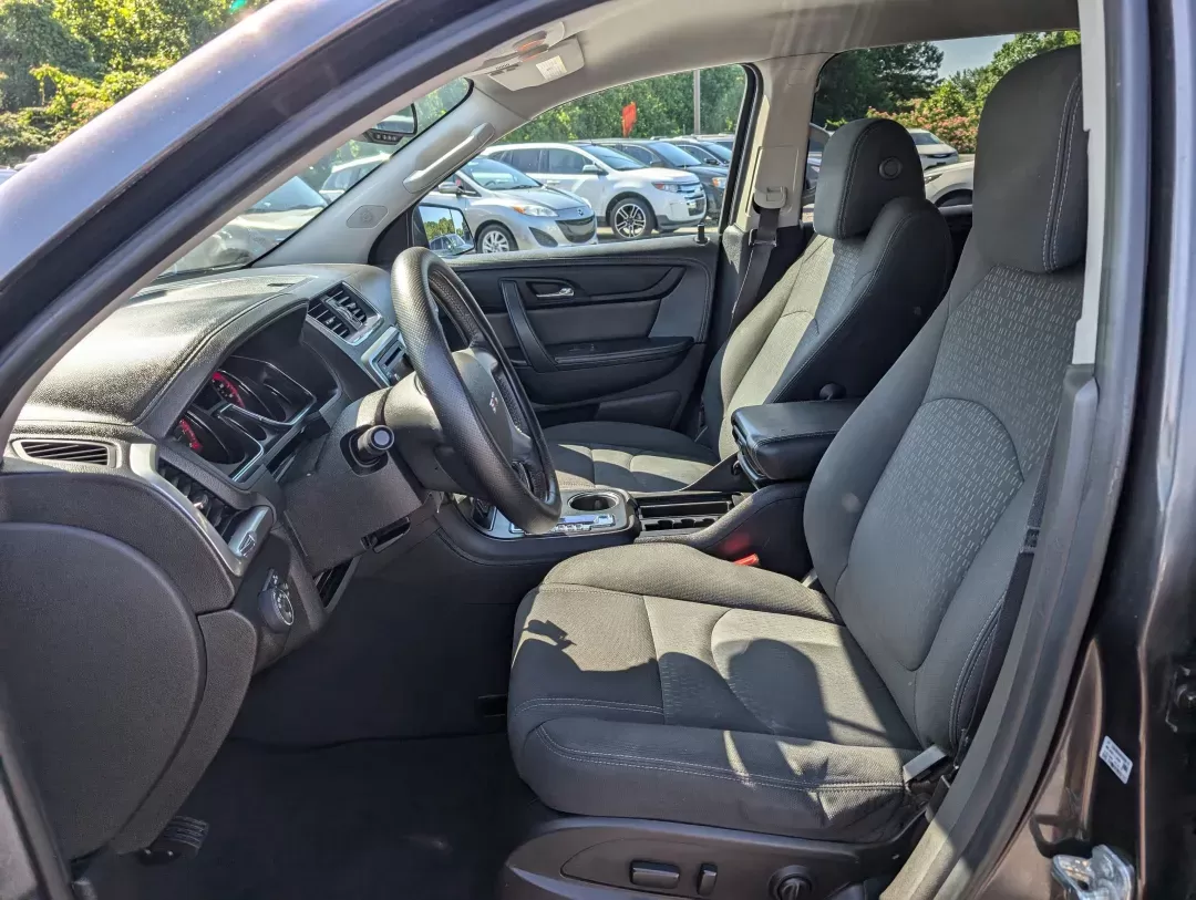 2015 /Ebony GMC Acadia SLE (1GKKRPKD9FJ) with an Gas V6 3.6L/220 engine, 6-Speed Automatic transmission, located at 3959 U.S. 80 W, Phenix City, AL, 36870, (334) 297-4885, 32.469296, -85.135185 - 2015 GMC Acadia SLE - Photo#9