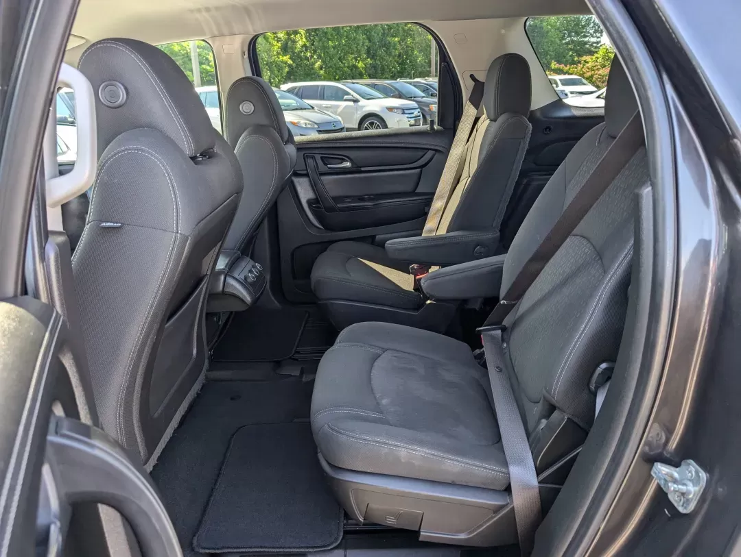 2015 /Ebony GMC Acadia SLE (1GKKRPKD9FJ) with an Gas V6 3.6L/220 engine, 6-Speed Automatic transmission, located at 3959 U.S. 80 W, Phenix City, AL, 36870, (334) 297-4885, 32.469296, -85.135185 - 2015 GMC Acadia SLE - Photo#10