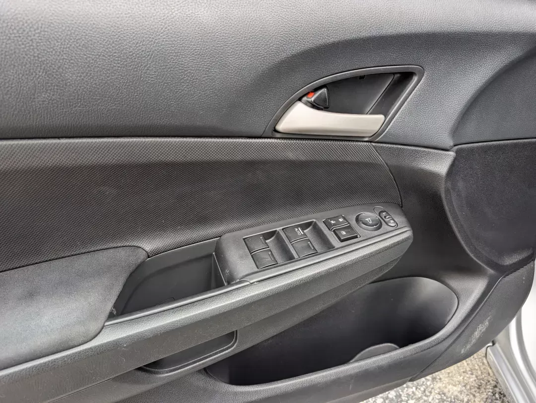 2010 Honda Accord Sdn LX (1HGCP2F35AA) with an Gas I4 2.4L/144 engine, 5-Speed Automatic transmission, located at 3959 U.S. 80 W, Phenix City, AL, 36870, (334) 297-4885, 32.469296, -85.135185 - 2010 Honda Accord Sdn LX - Photo#8