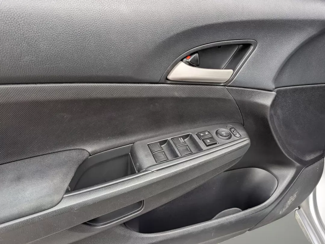 2010 Honda Accord Sdn LX (1HGCP2F35AA) with an Gas I4 2.4L/144 engine, 5-Speed Automatic transmission, located at 3959 U.S. 80 W, Phenix City, AL, 36870, (334) 297-4885, 32.469296, -85.135185 - 2010 Honda Accord Sdn LX - Photo#9