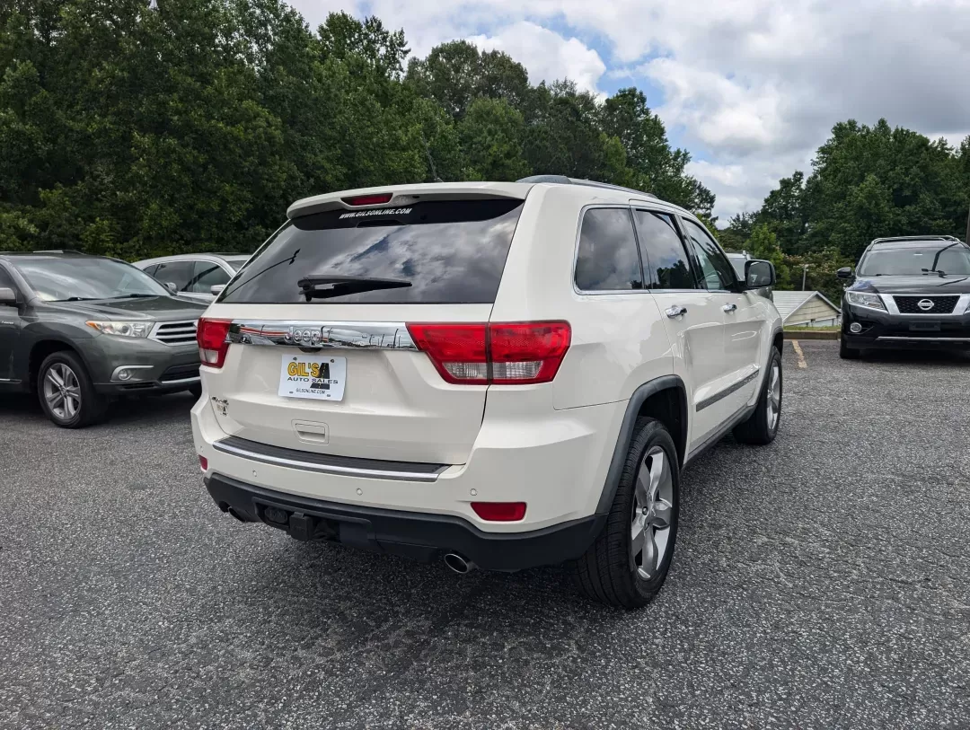2011 /Dark Frost Beige/Light Frost Beige Interior Jeep Grand Cherokee Overland (1J4RR6GT9BC) with an Gas V8 5.7L/345 engine, 5-Speed Automatic transmission, located at 3959 U.S. 80 W, Phenix City, AL, 36870, (334) 297-4885, 32.469296, -85.135185 - 2011 Jeep Grand Cherokee Overland - Photo#4